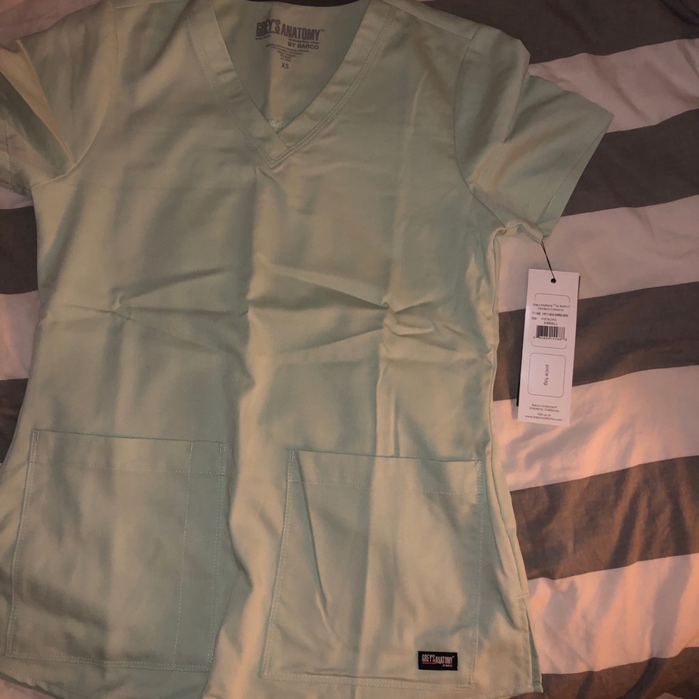 Greys anatomy scrub NWT  size xs and mint color